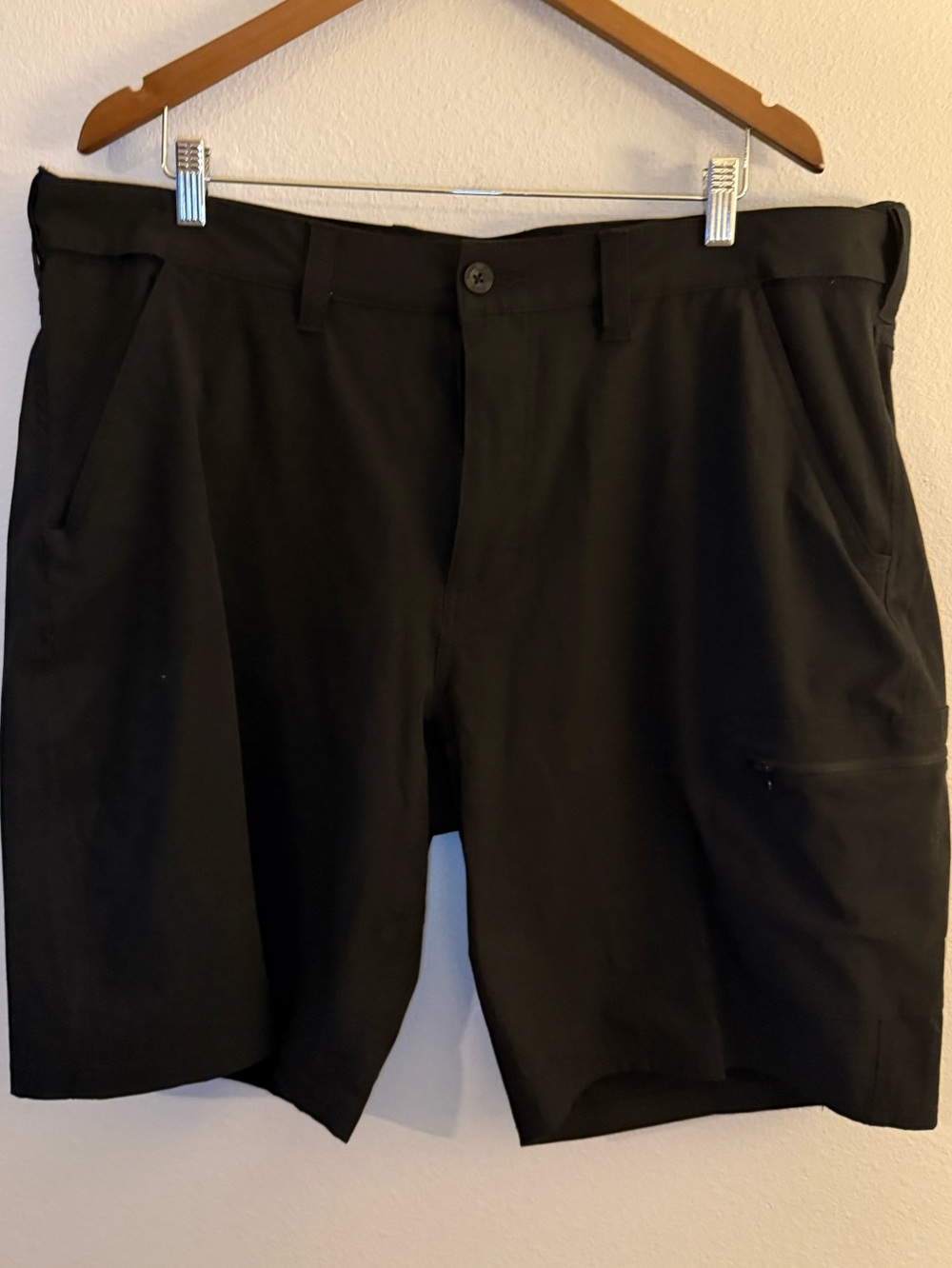 Huk Men's Black Performance Flat-Front Shorts